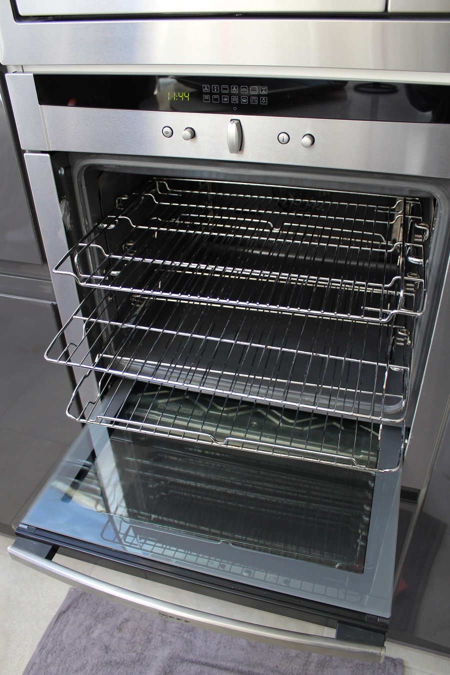 What to think about when using an Oven Cleaning service