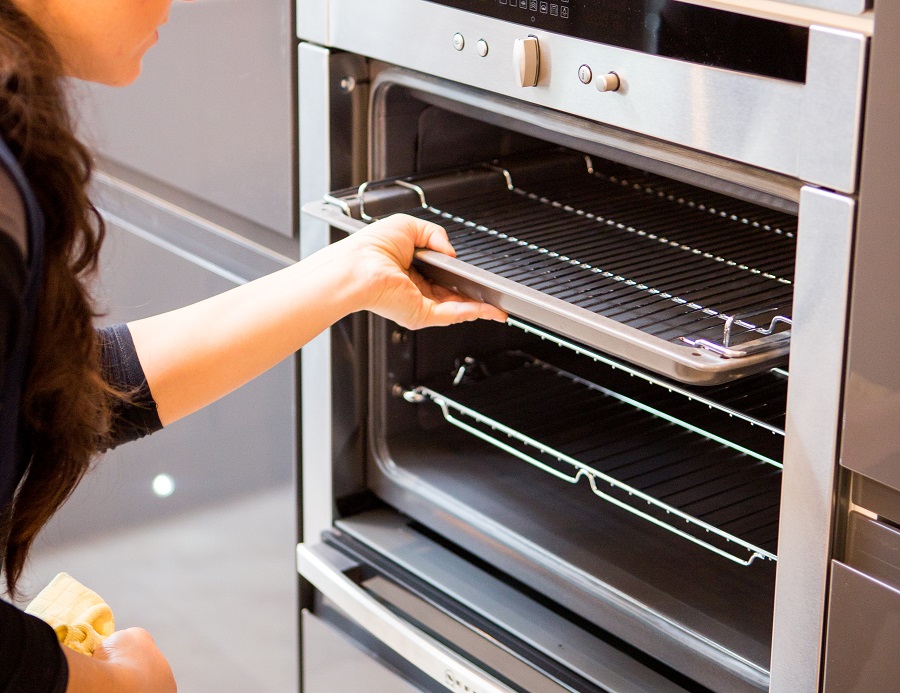 Benefits of employing an Oven Cleaning service