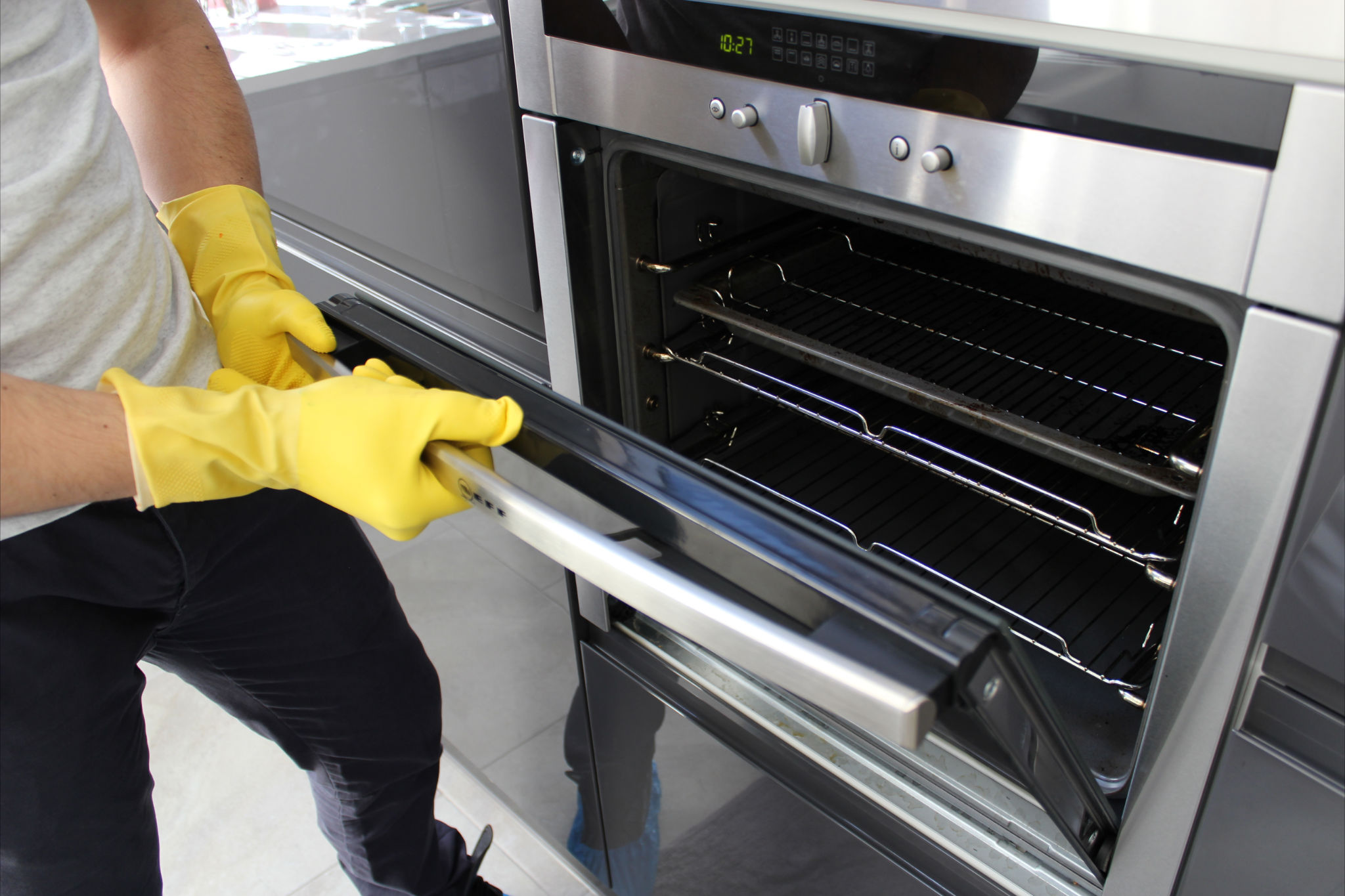 Oven-Cleaning